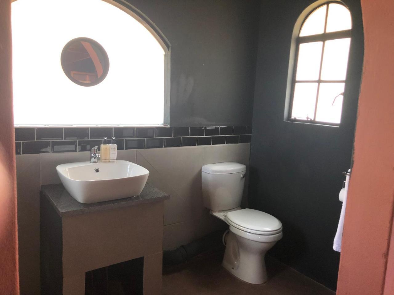 Birdsong Cottages Modimolle Rum bild